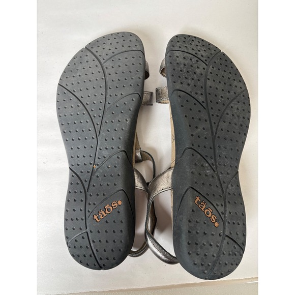 Taos Womens Trophy 2 Sandals Size 9 Pewter Strappy Comfort Adjustable Flats - Picture 8 of 11